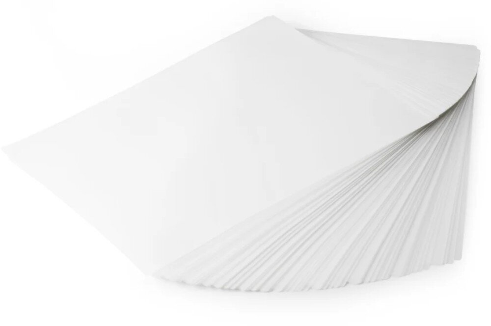 Folia do laminowania DAHLE 71141-21444 Plik prostokątnych, ułożonych równo folii do laminowania, które na jednym z rogów rozszerzają się wachlarzowato, ukazując pojedyncze arkusze