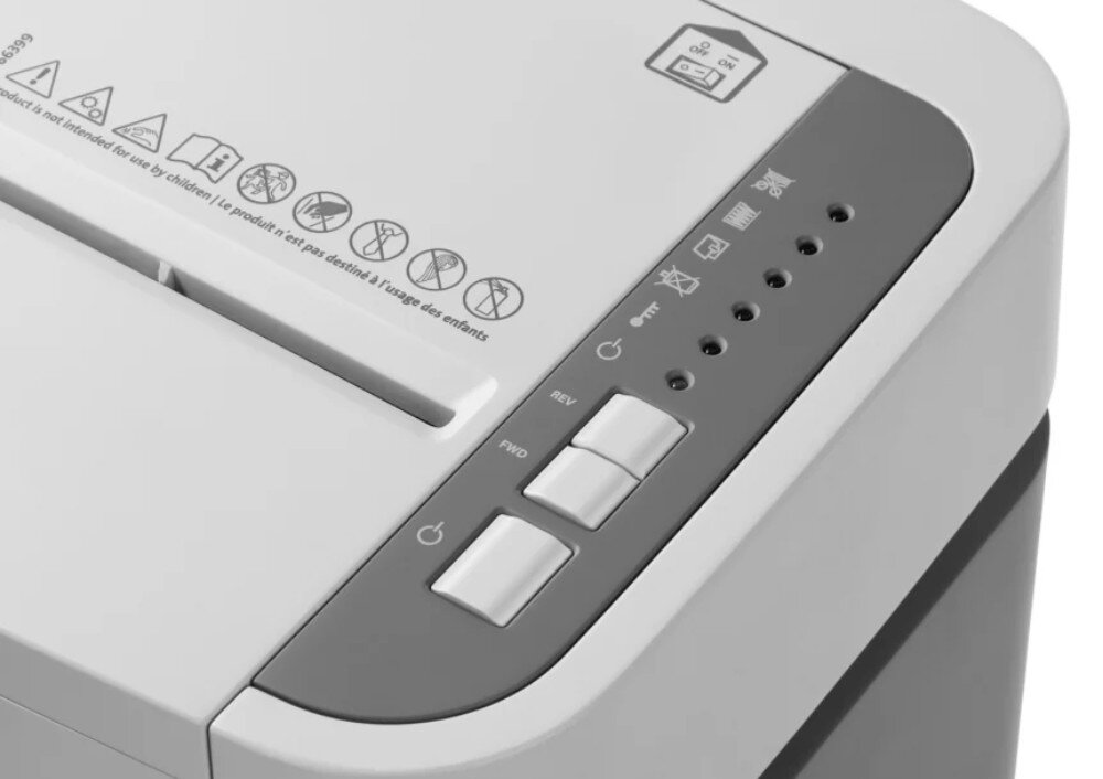 Niszczarka DAHLE ShredMATIC Bliski kadr na boczny panel sterowania niszczarki z trzema podłużnymi przyciskami, diodami kontrolnymi i ikonami informacyjnymi