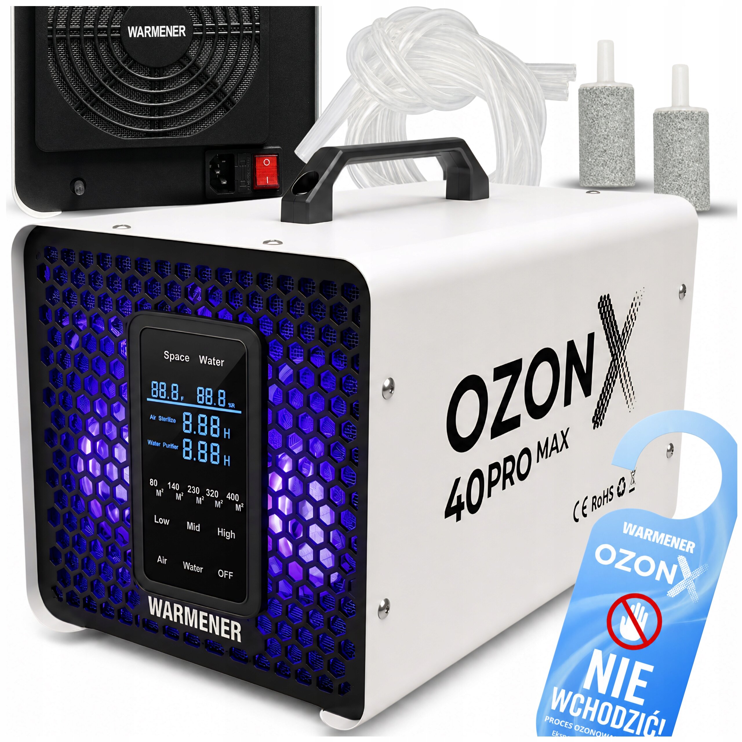 Na obrazie widoczny jest ozonator z napisem \'OZON X 40PRO MAX\' oraz logo \'WARMENER\'. Urządzenie ma wyświetlacz z niebieskim podświetleniem i kilka przewodów oraz kamieni napowietrzających obok.