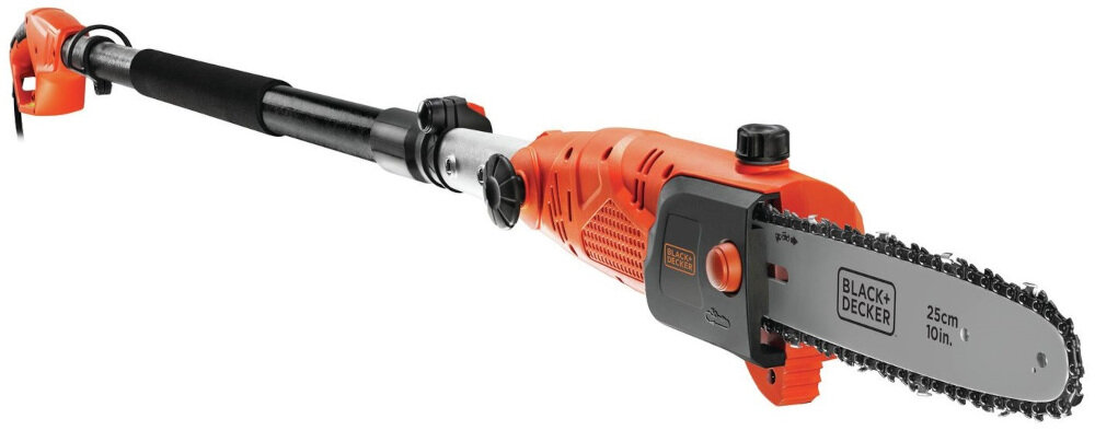 Na obrazie widoczna jest elektryczna piła na wysięgniku w kolorze pomarańczowym z czarnymi elementami. Na ostrzu znajduje się napis: \'BLACK+DECKER 25cm 10in.\'.