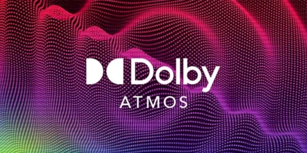 Kolorowe tło z falistym wzorem, na którym znajduje się biały napis \'Dolby ATMOS\'.
