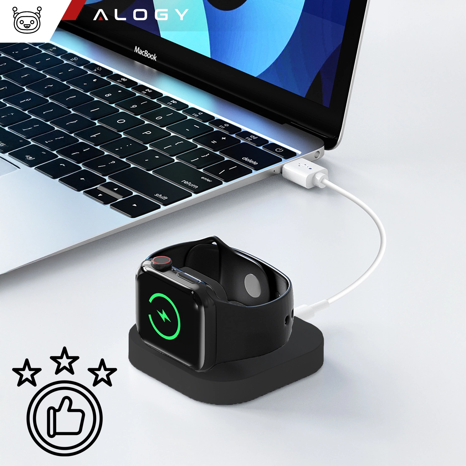 Na obrazie widać czarną mini ładowarkę magnetyczną indukcyjną do Apple Watch, podłączoną do laptopa z logo MacBook. Na ładowarce znajduje się zegarek z zieloną ikoną ładowania na ekranie, a w rogu widoczne jest logo Alogy.