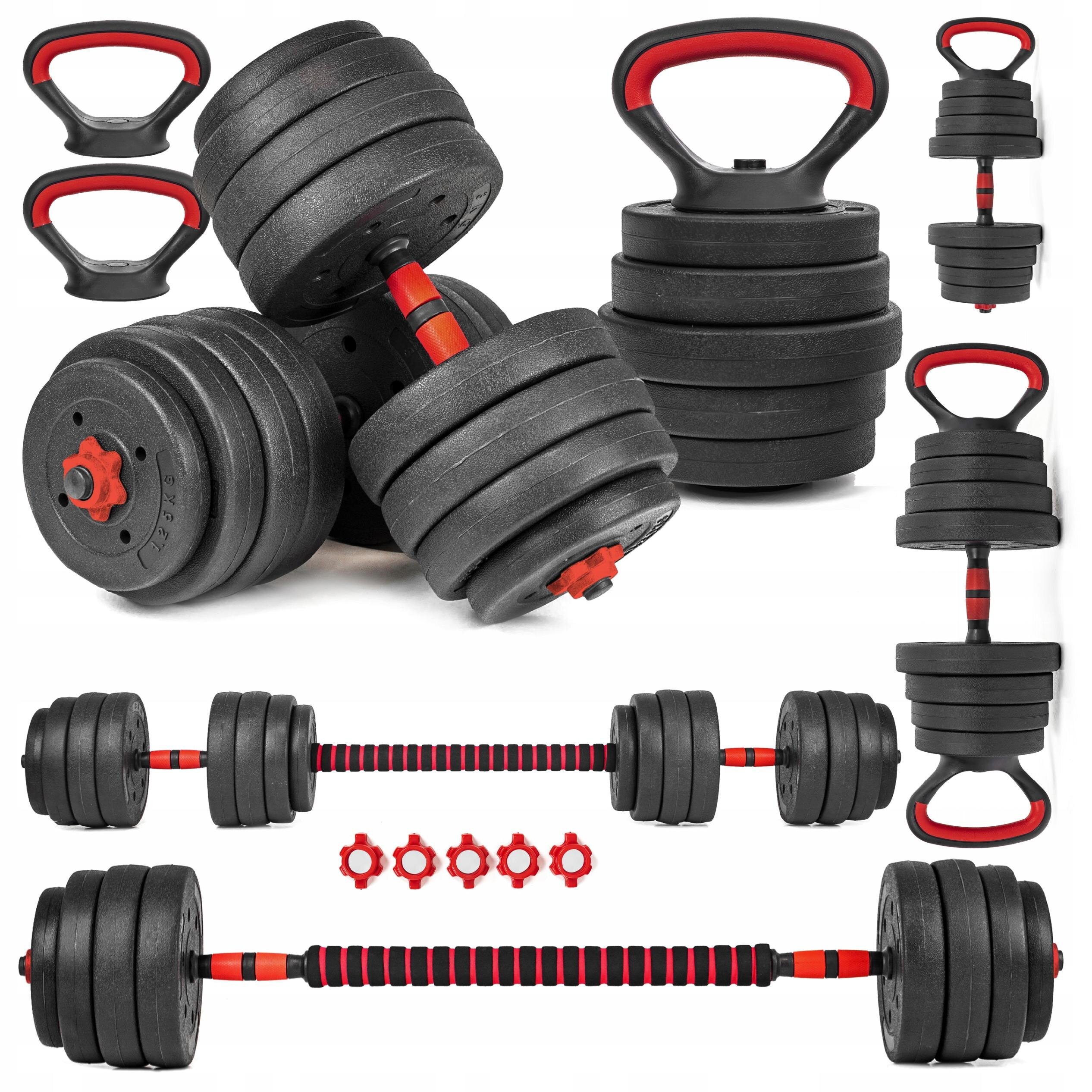 Na obrazie widoczny jest zestaw hantli regulowanych z czarnymi talerzami i czerwonymi elementami. W skład zestawu wchodzą hantle, sztanga oraz uchwyty kettlebell.
