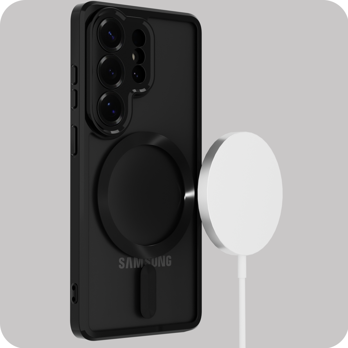 Czarne etui na telefon z widocznymi czterema obiektywami aparatu i okrągłym elementem magnetycznym. Na etui widoczny jest napis \'SAMSUNG\'.