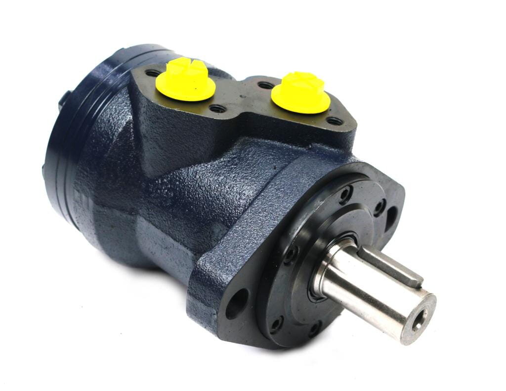 Na obrazie widoczny jest ciemnoniebieski silnik hydrauliczny z metalowym wałem i dwoma żółtymi zaślepkami na górze. Produkt ma solidną, metalową konstrukcję.