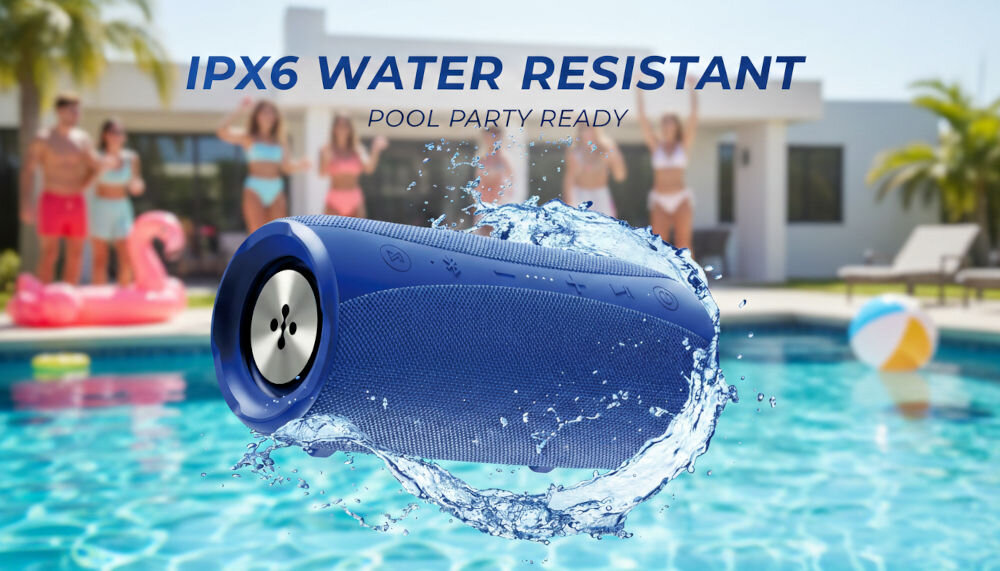 Niebieski głośnik mobilny unosi się na wodzie w basenie, z widocznymi kroplami wody. Na obrazie znajduje się tekst: \'IPX6 WATER RESISTANT POOL PARTY READY\'.