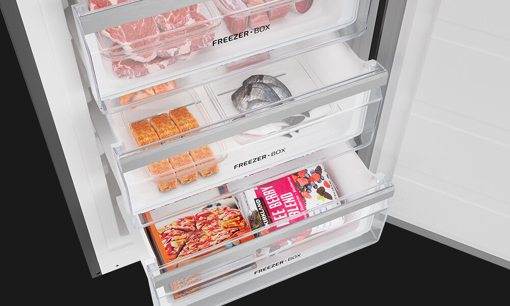 LODÓWKA TEKA RBF 54640 SS Zamrażarka z trzema wysuwanymi szufladami na mrożone produkty. Przejrzysty układ ułatwia organizację żywności wnętrza pojemne wnętrze elektroniczne sterowanie szuflada na warzywa i owoce świeżość produktów biała lodówka design wygodna organizacja żywności