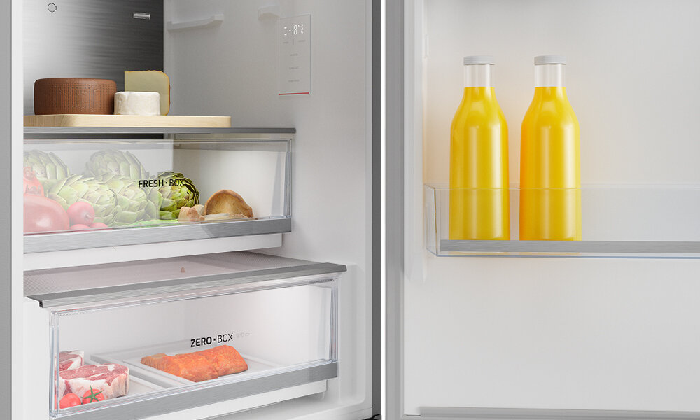 LODÓWKA TEKA RBF 68670 WH Wnętrze lodówki z szufladą Fresh Box oraz pojemnikami na napoje w drzwiach. Przestrzeń ułatwia przechowywanie świeżych produktów i butelek pojemność 373 l elektroniczne sterowanie szuflada na warzywa i owoce FreshBox nowoczesny biały design wygodna organizacja żywności świeżość produktów przestronne wnętrze lodówki