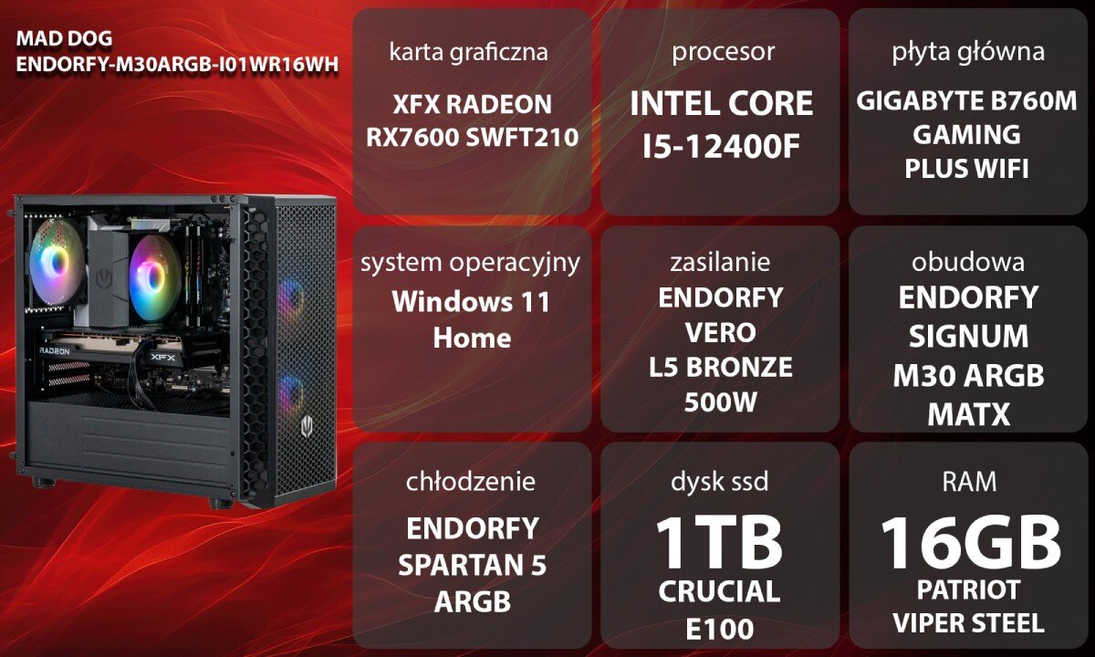 Osoba siedzi przy biurku, używając komputera stacjonarnego z podświetlaną klawiaturą i monitorem wyświetlającym grę. W tle widoczne jest logo media expert.