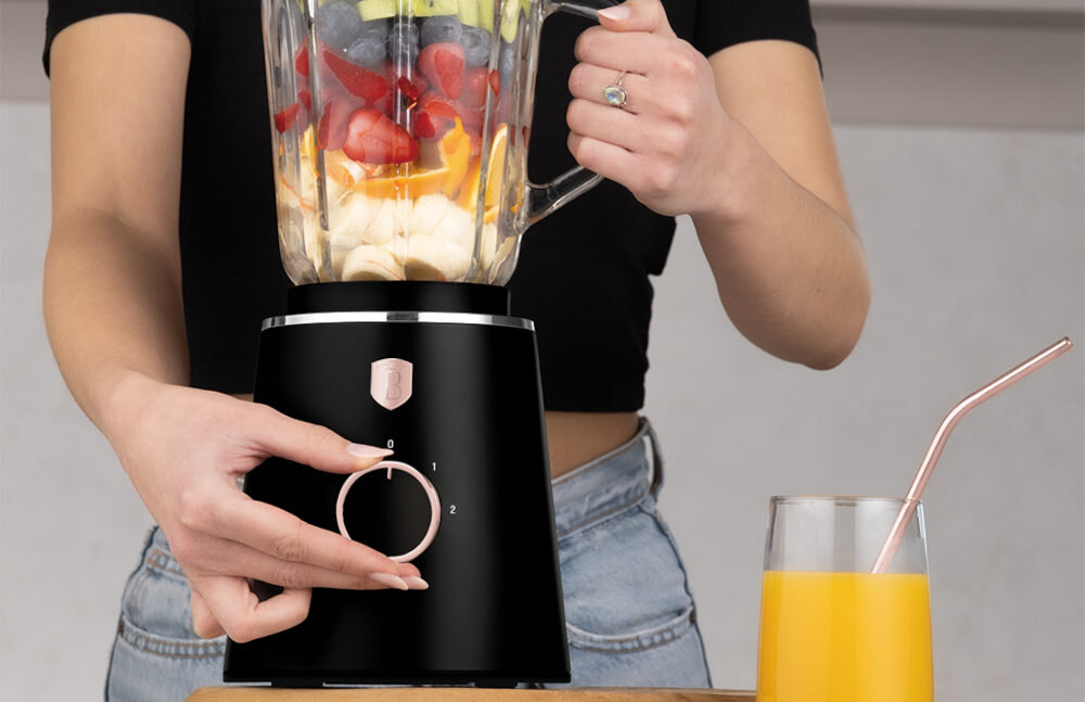 Blender kielichowy BERLINGER HAUS BH-9821 zdjęcie lifestyle Szybkie przygotowanie potraw  smoothie, koktajli, sosów, kremowych zup i shake'ów Moc 1000 W  Regulacja prędkości funkcja pulsacyjna