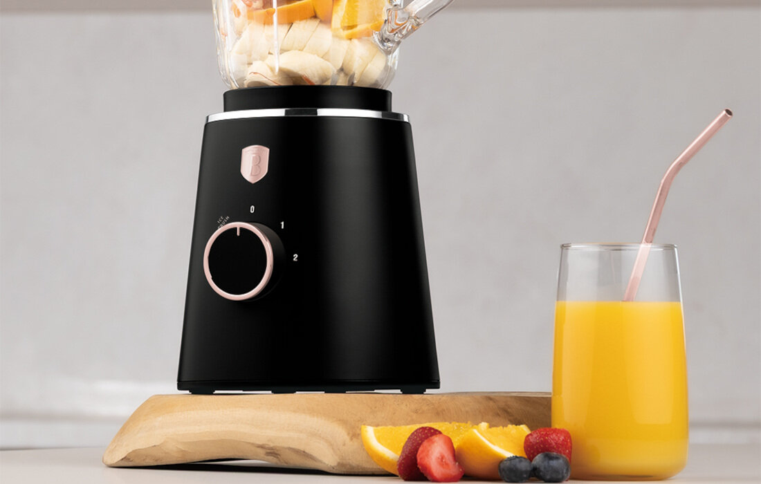 Blender kielichowy BERLINGER HAUS BH-9821 zdjęcie lifestyle Wytrzymałe ostrza Ostrza ze stali nierdzewnej
