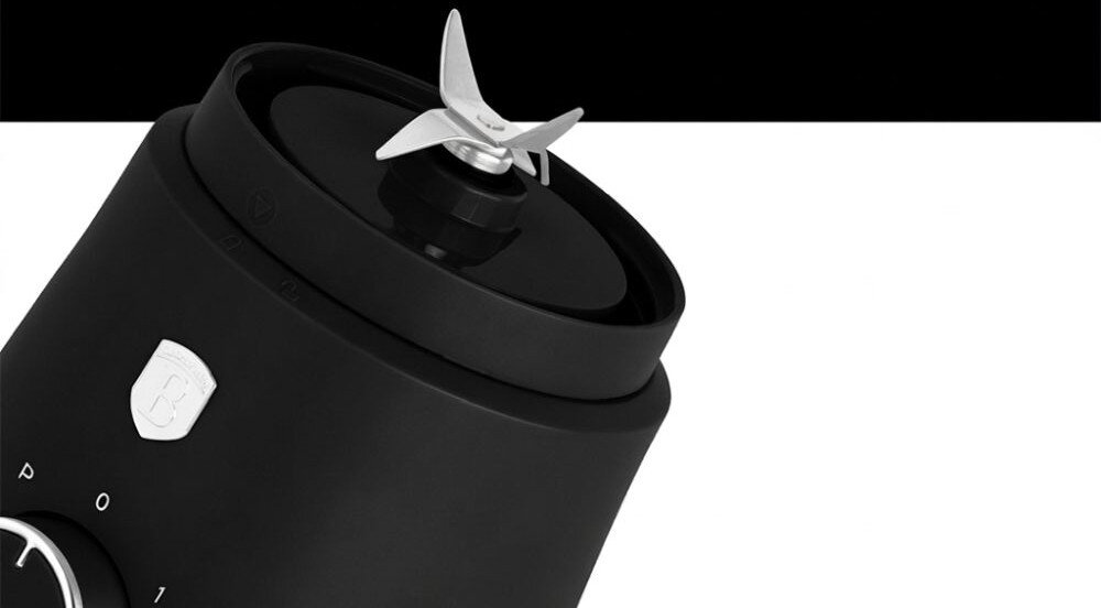 Blender personalny BERLINGER HAUS Matt Black BH-9880 zdjęcie lifestyle Skuteczne ostrza Ostrza wykonane ze stali nierdzewnej 18/10