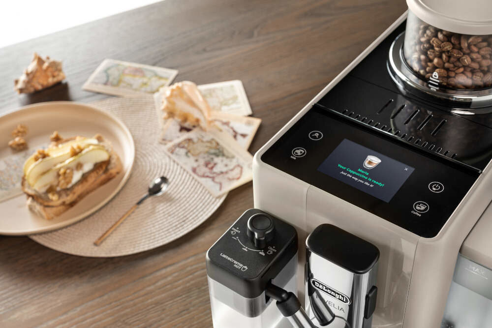 Ekspres DELONGHI Rivelia EXAM 440.55.BG Personalizacja przepisów  funkcja MY COFEE 5 poziomów intensywności 4 rozmiary napojów 3 ustawienia temperatury