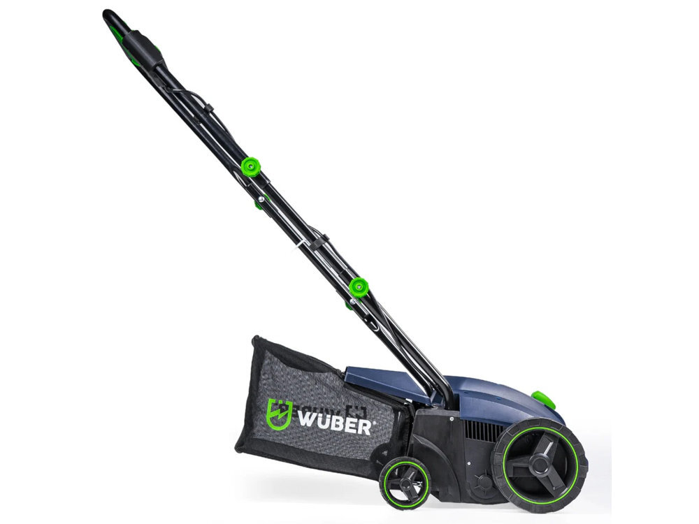 Wertykulator elektryczny WUBER W07111 1500W 32cm wertkulator na białm tle widok z boku Wałek wertykulatora wyposażono w 16 stalowych ostrzy lepszemu przenikaniu wody i powietrza do podłoża