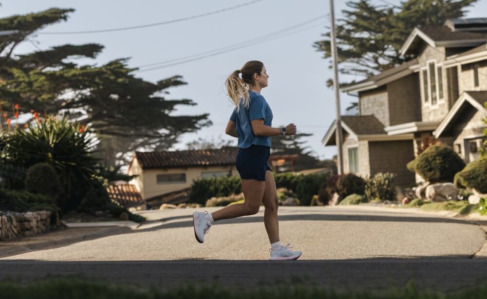 GARMIN Forerunner 170 ekran AMOLED 1,2 dotykowy czytelność dane treningowe