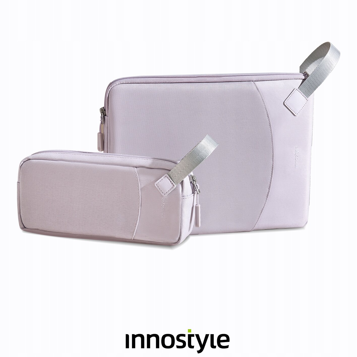 Zestaw składający się z fioletowej torby na laptopa i etui na gadżety, z widocznym logo \'innostyle\' na dole zdjęcia.