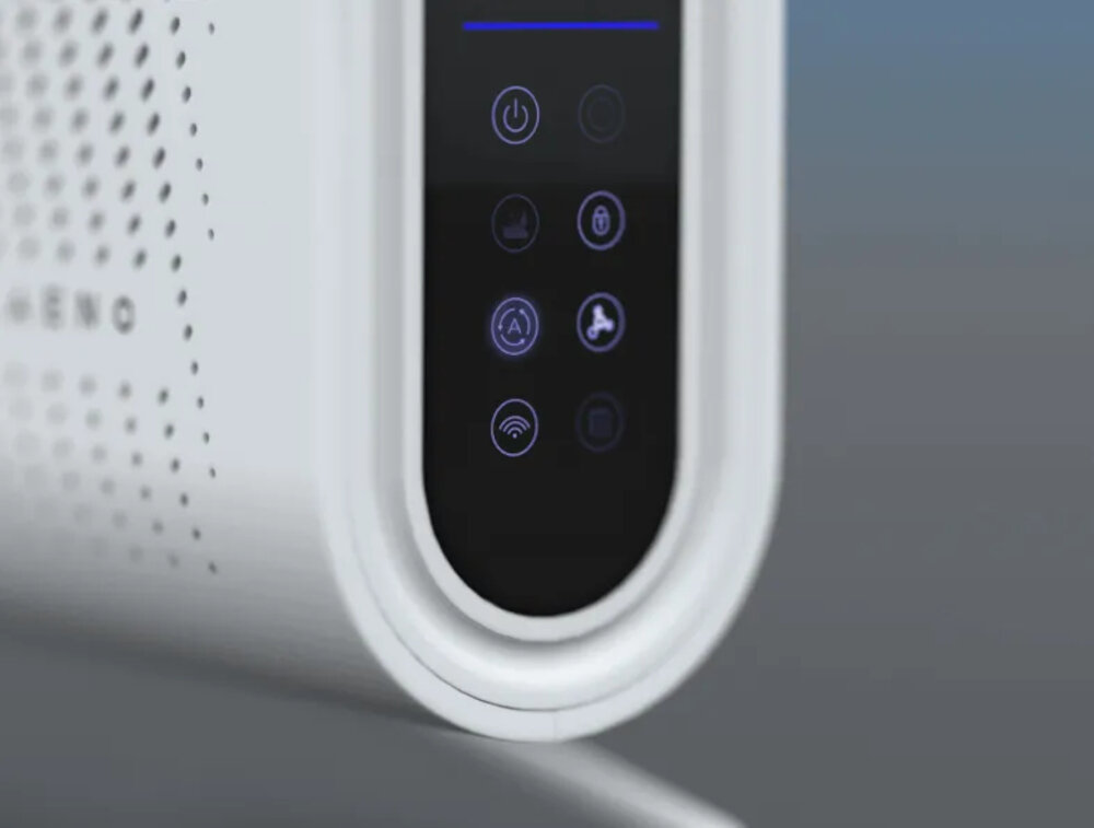 Zbliżenie na panel sterowania oczyszczacza powietrza z kilkoma ikonami, w tym symbolem Wi-Fi. Obok panelu widoczne jest logo \'AENO\'.