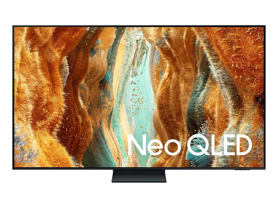 893x668-qn77fa Telewizor z wyświetlaczem prezentującym abstrakcyjny, kolorowy wzór w odcieniach pomarańczowego i niebieskiego. Na ekranie widoczny jest napis \'Neo QLED\'.