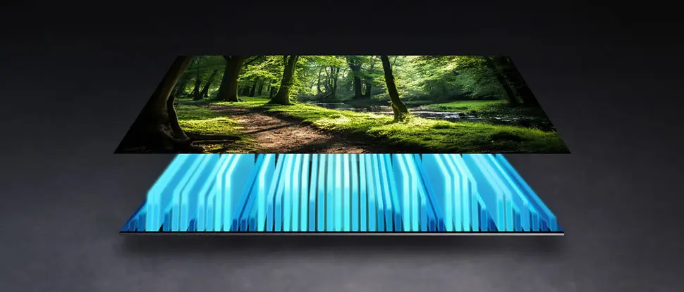 970x415 picture quality quantum matrix technology slim pc Obraz przedstawia warstwową konstrukcję telewizora, z górną warstwą wyświetlającą las, a dolną warstwą z niebieskimi, pionowymi liniami symbolizującymi technologię podświetlenia.