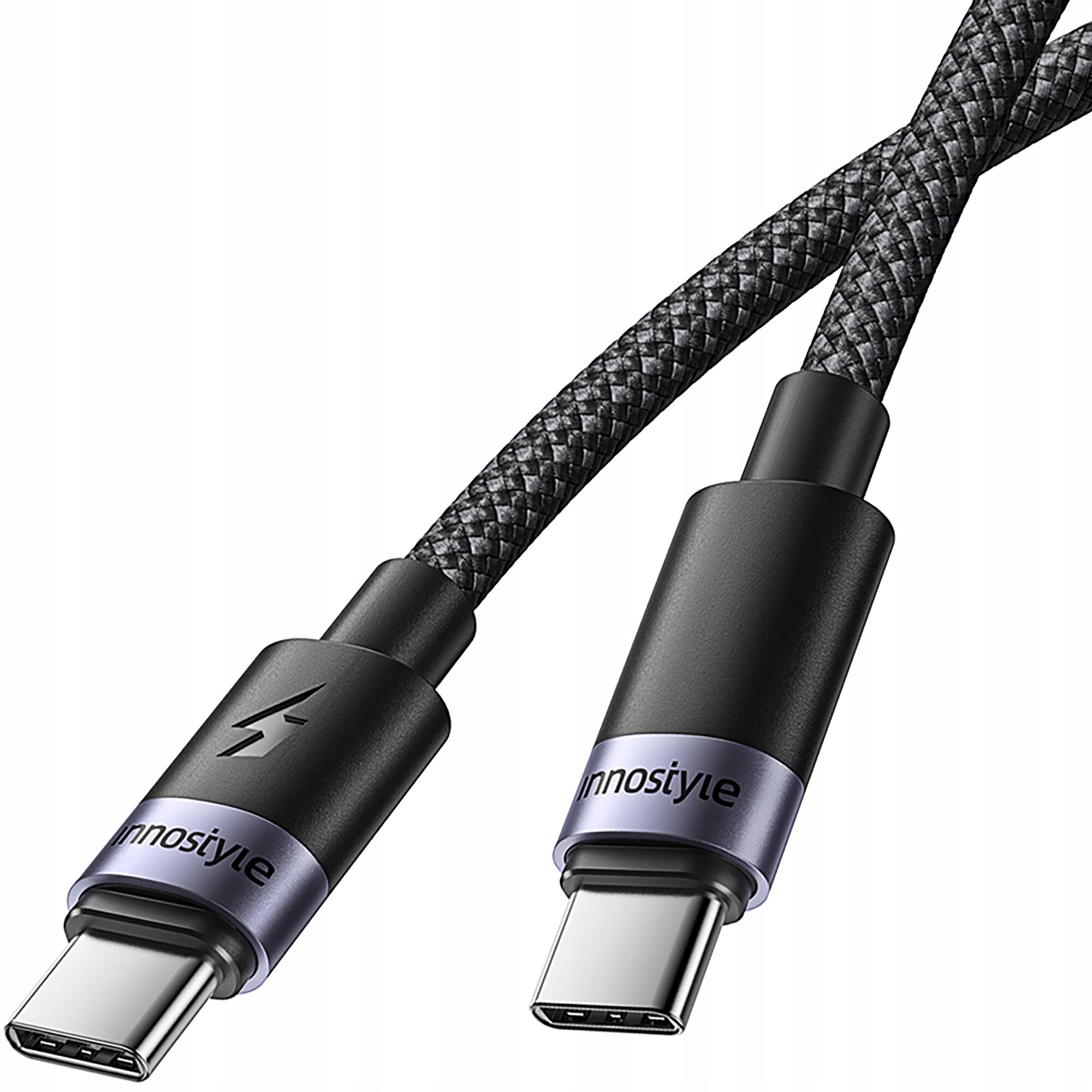 Na obrazie widoczny jest pleciony kabel USB-C z metalowymi końcówkami, na których znajduje się logo Innostyle.