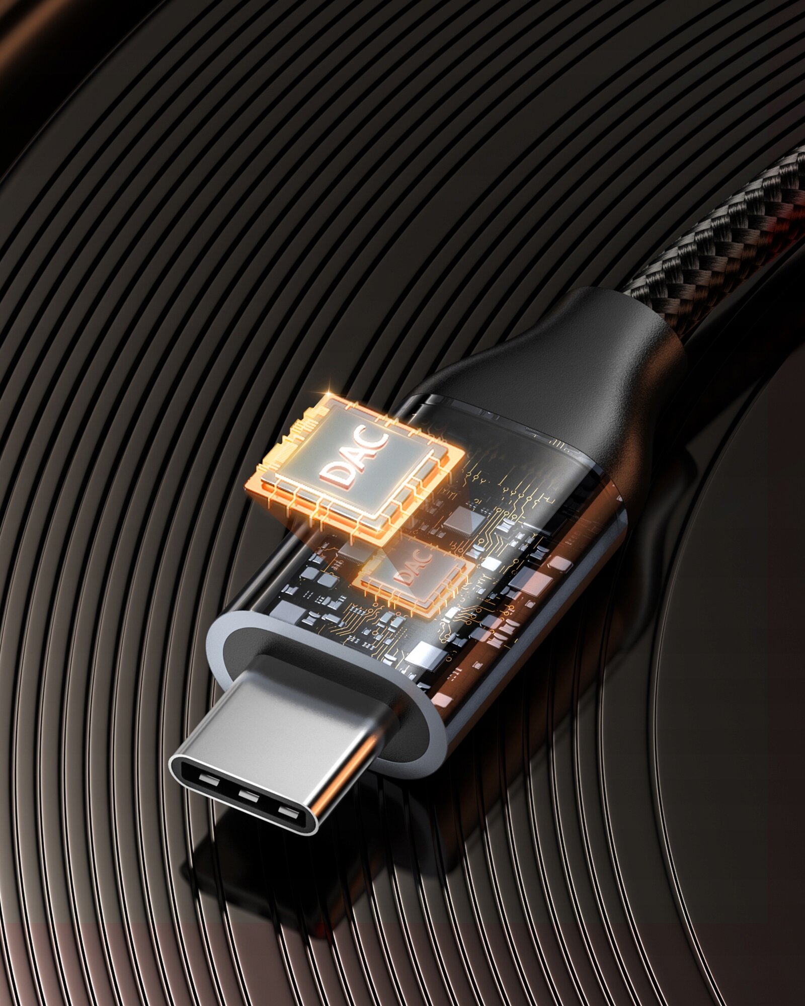 Zbliżenie na kabel USB-C z widocznym przezroczystym elementem, w którym znajdują się podświetlone na pomarańczowo układy scalone z napisem \'DAC\'. Kabel leży na powierzchni z koncentrycznymi okręgami.