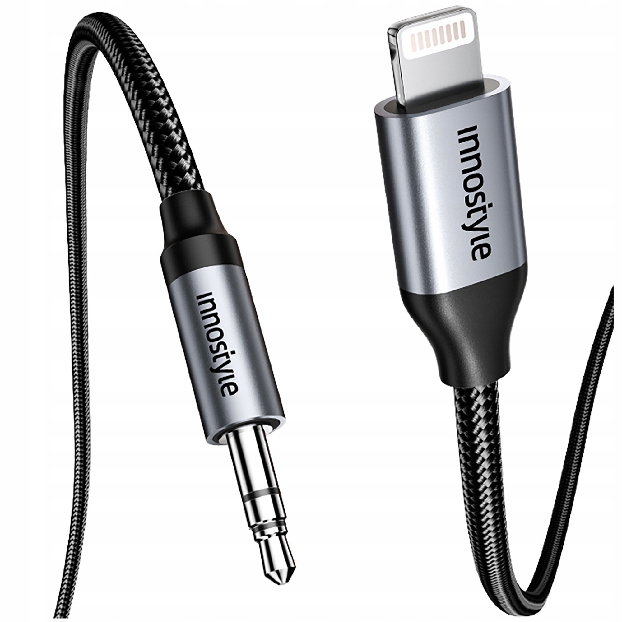 Na obrazie widoczny jest kabel z końcówkami: jedna typu mini jack, druga typu Lightning. Na obu końcówkach znajduje się napis \'innostyle\'.