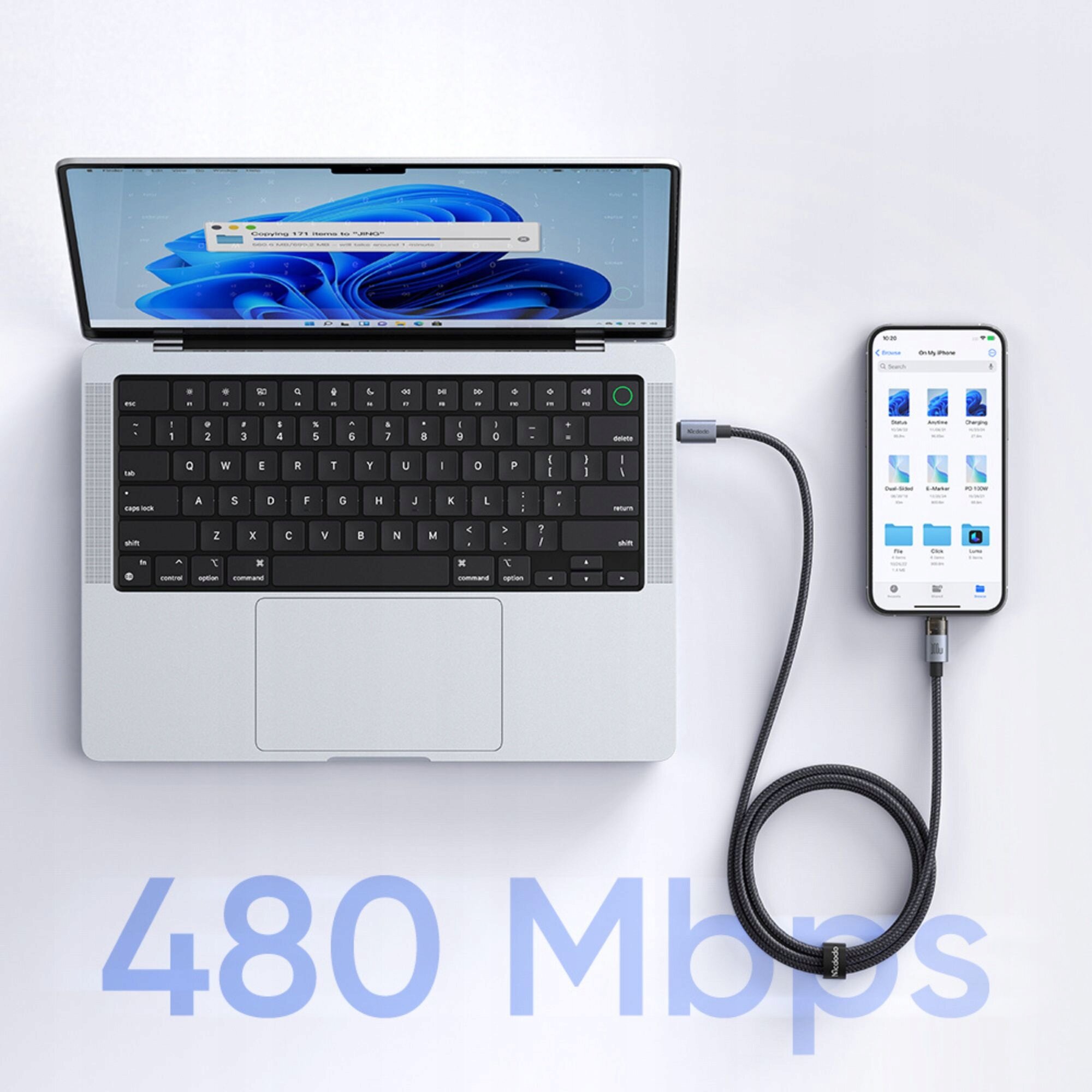 Na zdjęciu widać laptopa z otwartym ekranem oraz smartfon podłączony do niego za pomocą kabla USB-C. Na białym tle widoczny jest napis \'480 Mbps\'.