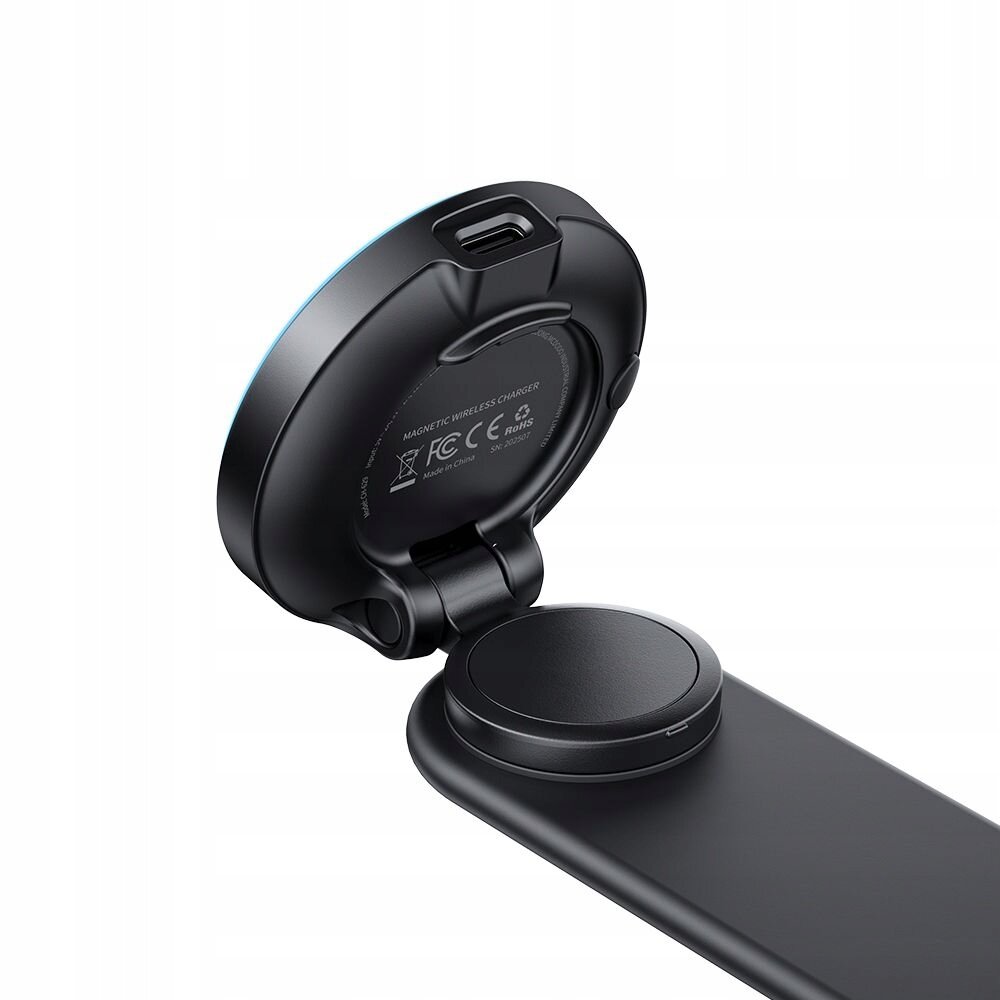 Czarny uchwyt na telefon do samochodu z funkcją ładowania bezprzewodowego, posiada port USB i napis \'MAGNETIC WIRELESS CHARGER\'.