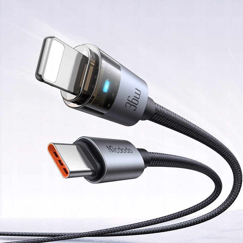 Zdjęcie przedstawia kabel USB-C z końcówką Lightning, z widocznym napisem \'36W\' oraz \'Mcdodo\' na metalowych obudowach złączy. Kabel ma plecioną osłonę i jest umieszczony na jasnym tle.
