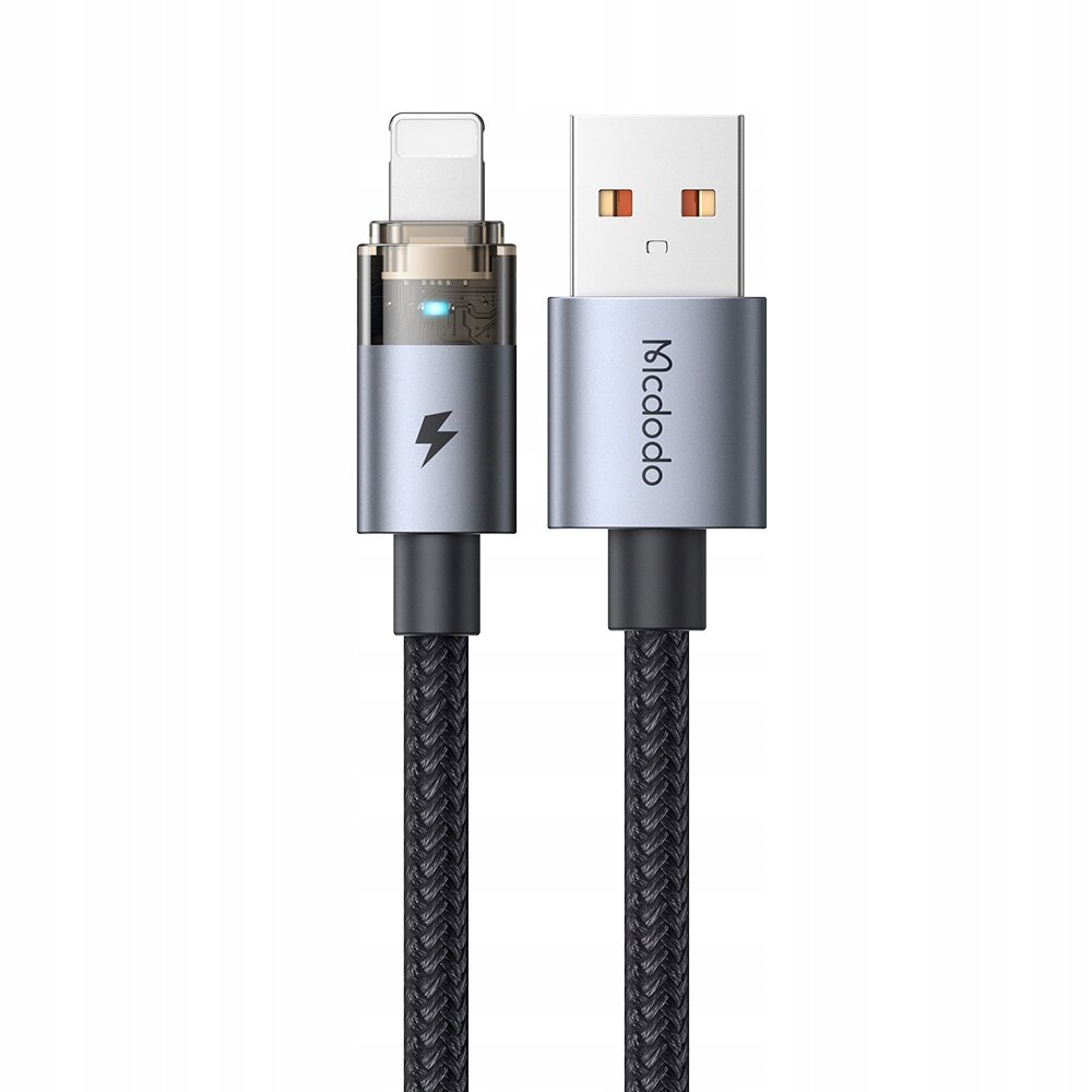 Na obrazie widoczny jest czarny kabel USB z końcówkami Lightning i USB, z metalowymi obudowami. Na jednej z końcówek znajduje się logo \'Mcdodo\' oraz symbol błyskawicy.