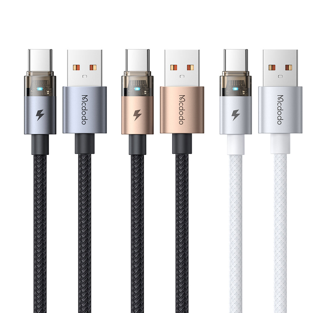 Na obrazie widoczne są cztery kable USB z różnymi kolorami wtyczek: srebrnym, złotym i białym. Na każdej wtyczce znajduje się logo \'Mcdodo\' oraz symbol błyskawicy.