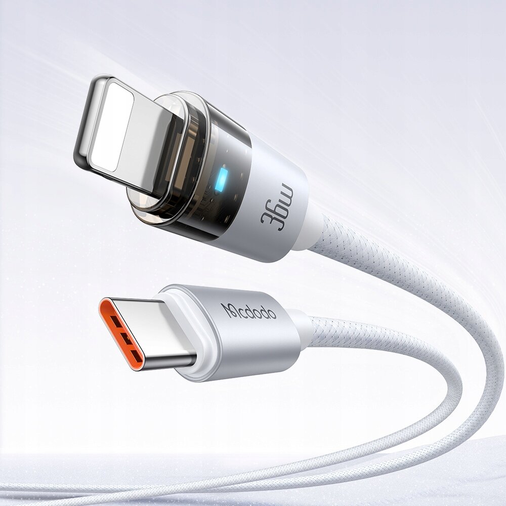 Zdjęcie przedstawia biały kabel USB-C z końcówką Lightning, na której widnieje napis \'36W\' oraz logo \'Mcdodo\'. Kabel ma plecioną strukturę, a tło jest jasne i neutralne.