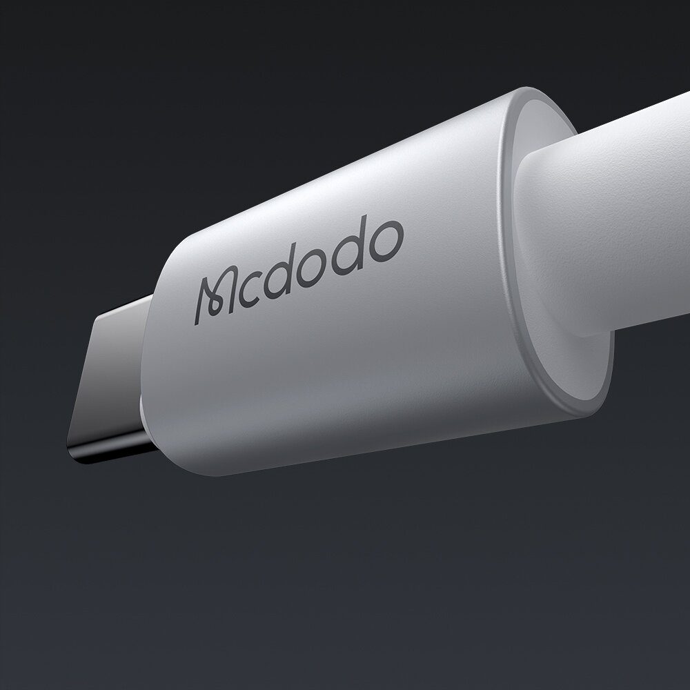 Zbliżenie na biały kabel USB-C z widocznym logo \'Mcdodo\' na obudowie wtyczki.