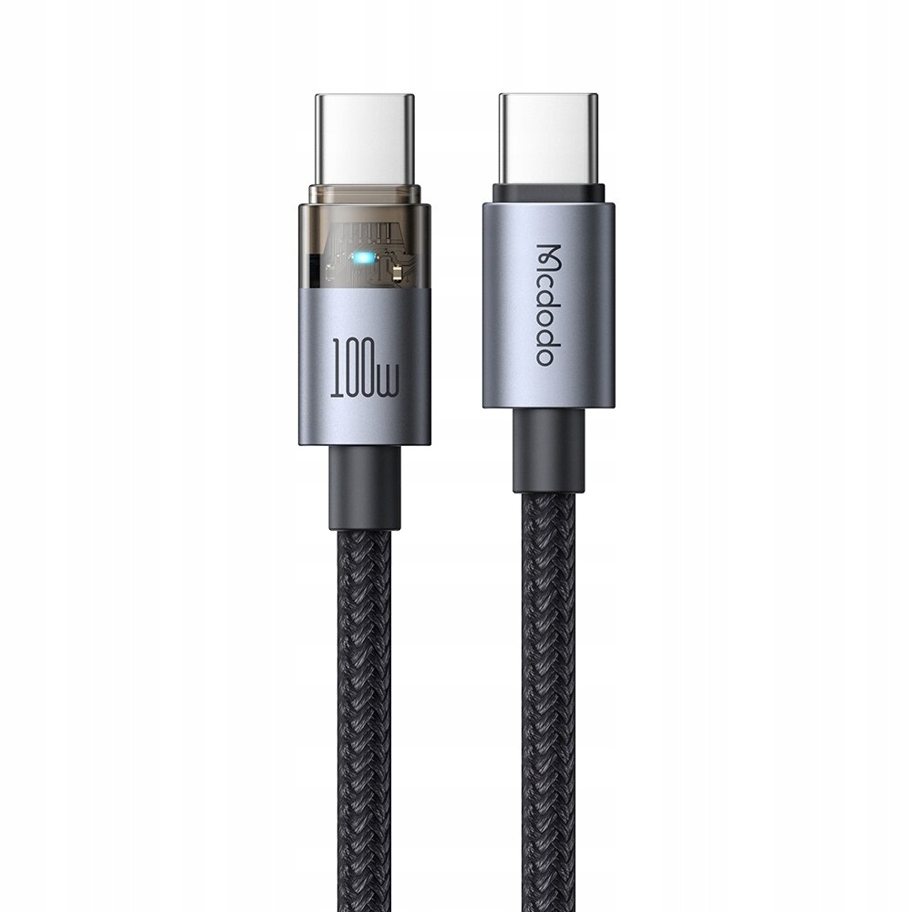 Obraz przedstawia czarny kabel USB-C z dwoma wtyczkami, na których widoczne są napisy \'100W\' i \'Mcdodo\'. Kabel ma plecioną osłonę, a jedna z wtyczek ma podświetlenie LED.