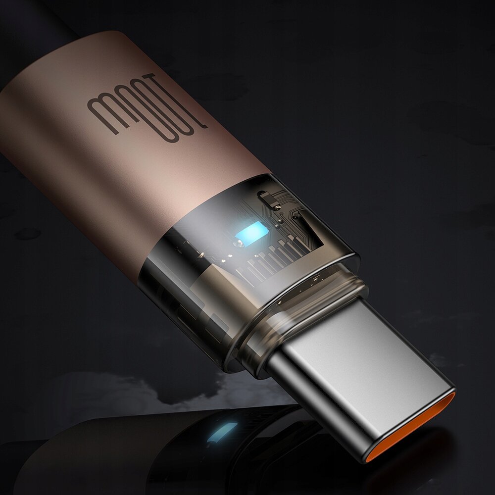 Zbliżenie na końcówkę kabla USB-C z metaliczną obudową i widocznym wnętrzem z elementami elektronicznymi. Na obudowie widnieje napis \'mcdodo\'.