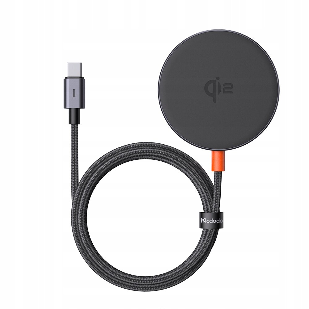Na obrazie widoczna jest okrągła ładowarka indukcyjna z logo \'qi2\' oraz dołączony do niej pleciony kabel z końcówką USB-C. Na kablu znajduje się etykieta z napisem \'Mcdodo\'.