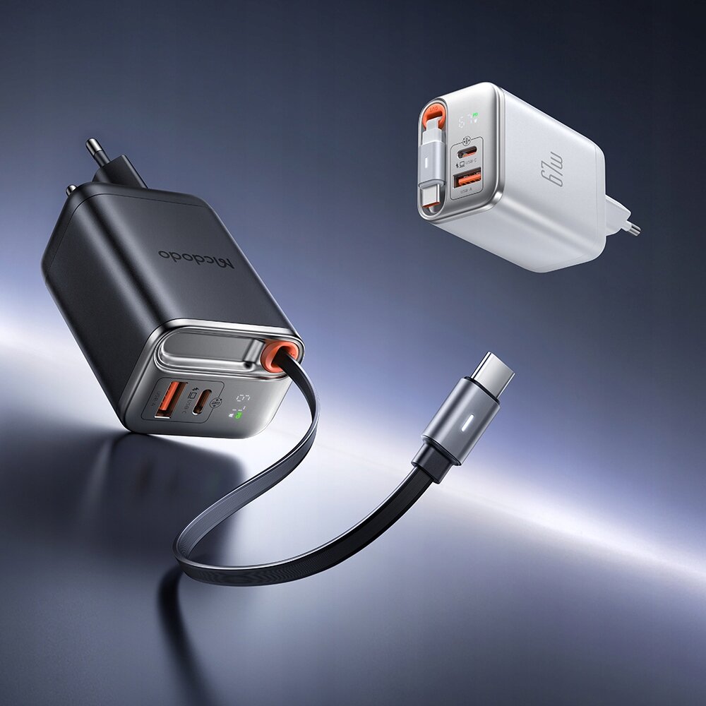 Na obrazie widoczne są dwie ładowarki sieciowe z logo \'Mcdodo\', jedna czarna z podłączonym kablem USB-C, druga biała z widocznymi portami USB-C i USB-A oraz oznaczeniem \'67W\'.