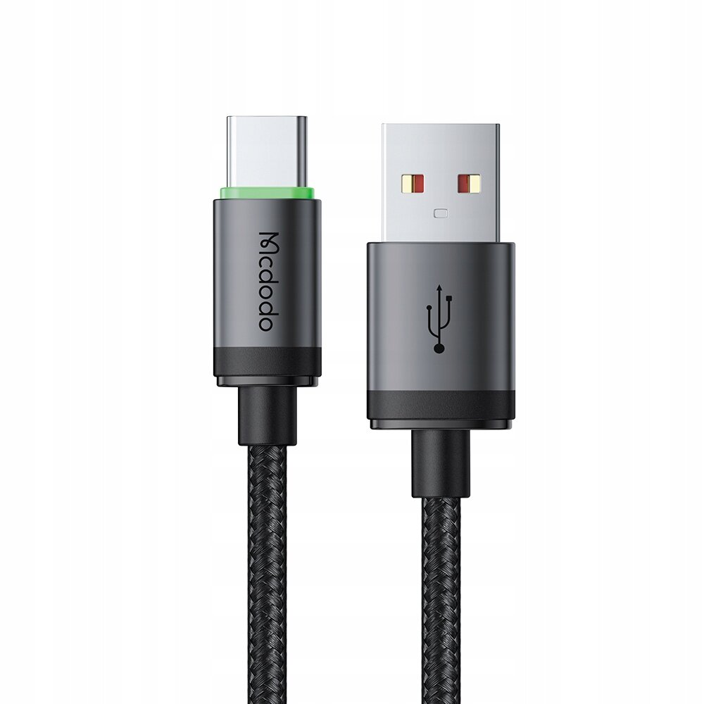 Obraz przedstawia dwa złącza kabla USB-C, jedno z logo \'Mcdodo\', a drugie z symbolem USB. Kabel ma plecioną osłonę w ciemnym kolorze.