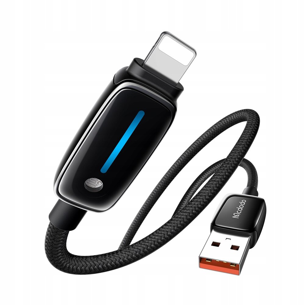 Na obrazie widoczny jest czarny kabel USB z końcówką Lightning oraz logo \'Mcdodo\' na wtyczce USB. Kabel ma plecioną osłonę i jest przeznaczony do szybkiego ładowania.
