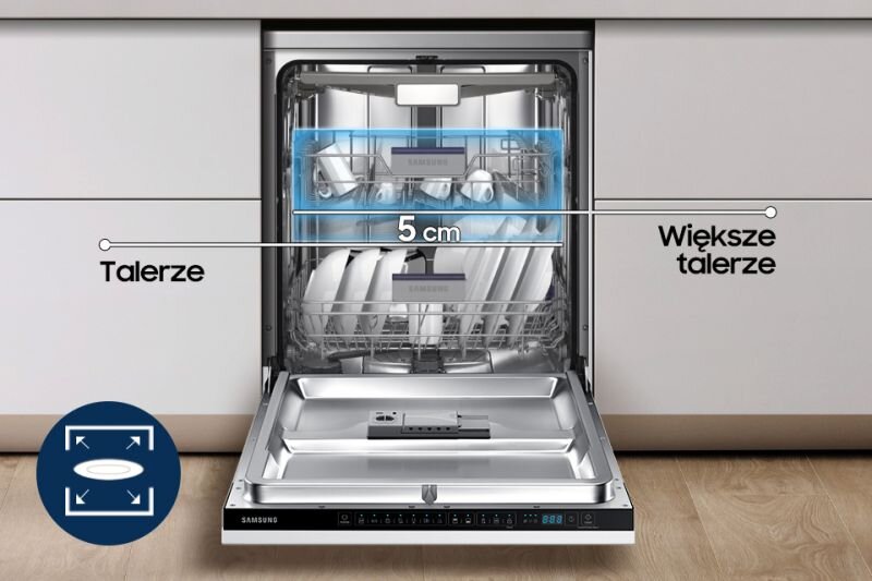 Samsung Dopasuj wnętrze do wielkości naczyń. Maksimum możliwości Otwarta zmywarka z widocznymi talerzami i napisem \'5 cm\' oraz \'Talerze\' i \'Większe talerze\'. Logo SAMSUNG znajduje się na panelu zmywarki.