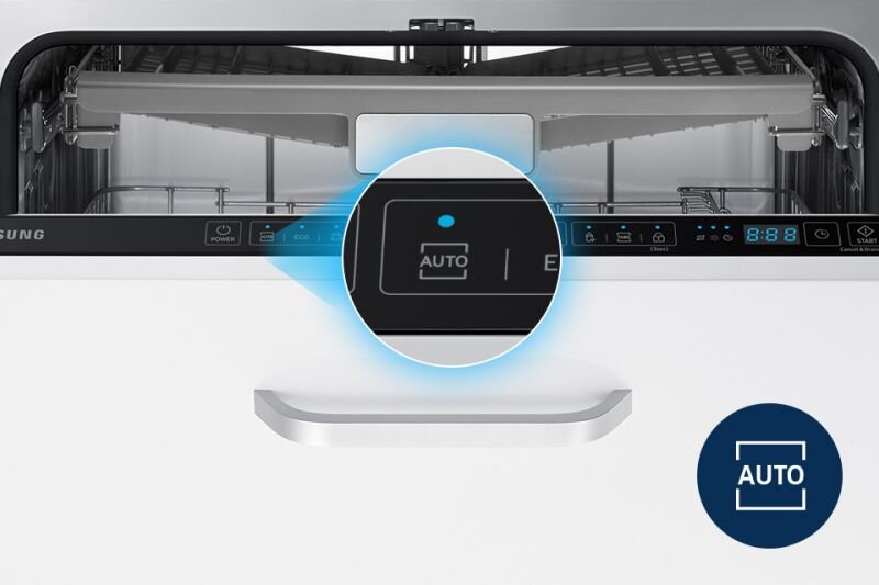Samsung Dla Twojej wygody. Program Auto Zmywarka z otwartymi drzwiami, widoczny panel sterowania z przyciskiem \'AUTO\'. Logo \'SAMSUNG\' znajduje się na froncie urządzenia.