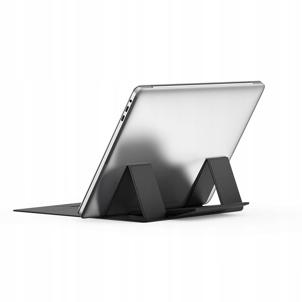 Na obrazie widoczna jest srebrna tabletka umieszczona na czarnej, regulowanej podstawce. Podstawka ma prosty, geometryczny design i podtrzymuje urządzenie w pozycji lekko nachylonej.