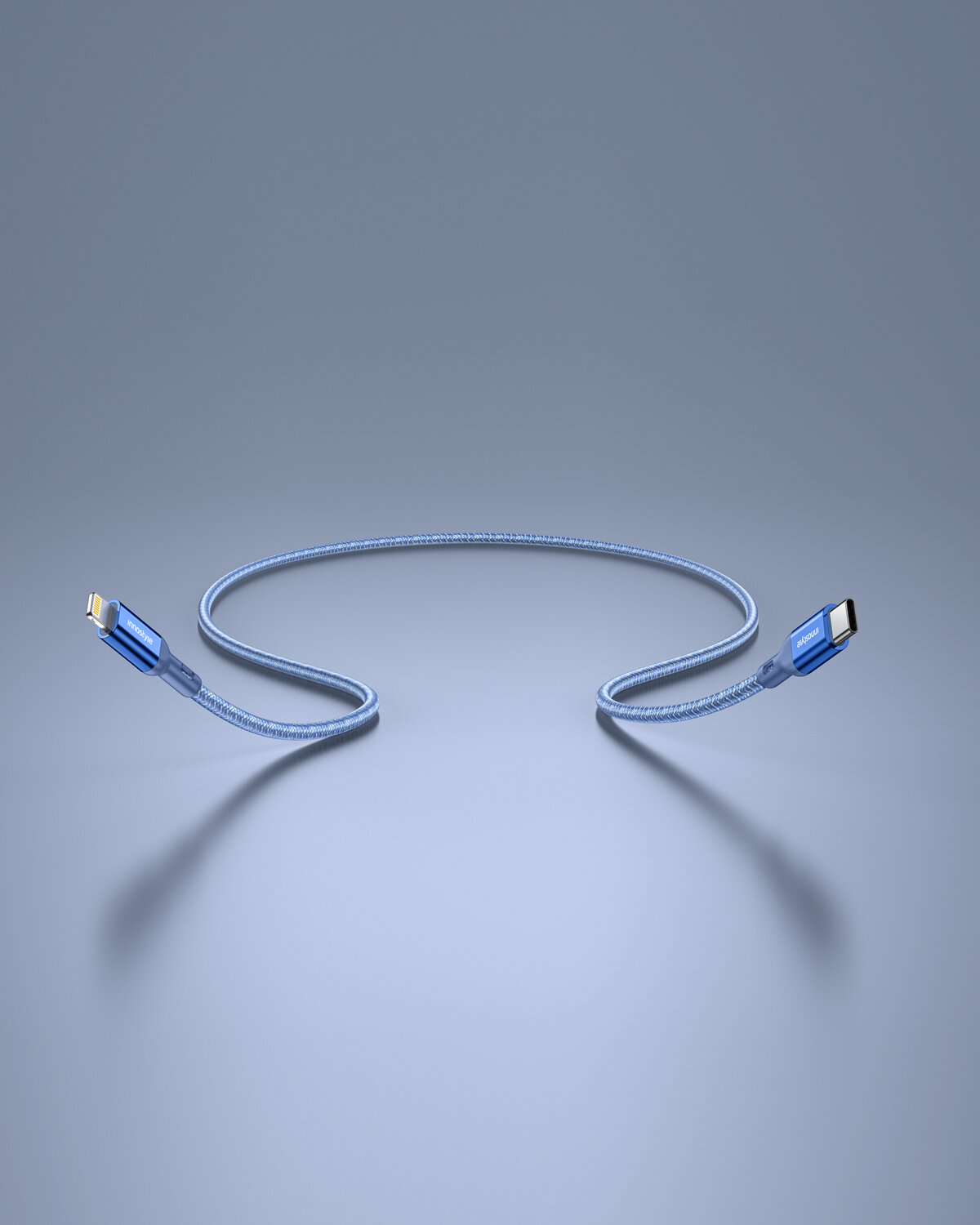 Niebieski kabel USB-C Lightning o długości 2 metrów z plecionym oplotem, widoczny na neutralnym tle.