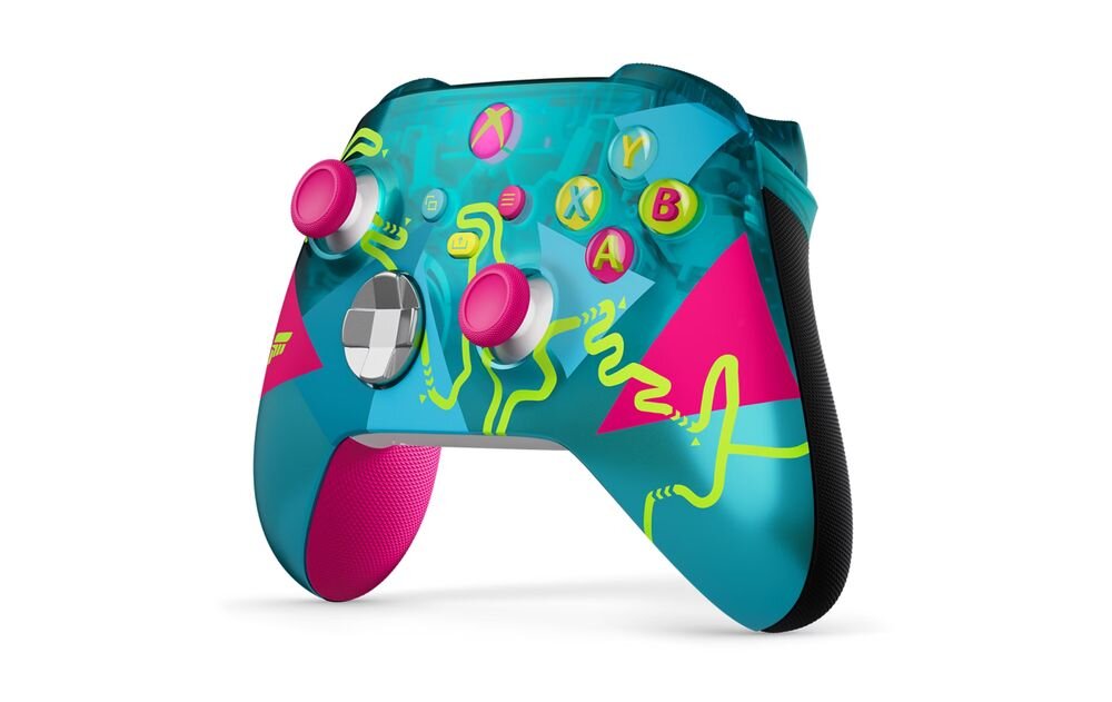 Bezprzewodowy kontroler do Xboxa w kolorze niebieskim z różowymi i żółtymi akcentami oraz przyciskami oznaczonymi literami X, Y, B, A. Na powierzchni widoczne są geometryczne wzory i linie.
