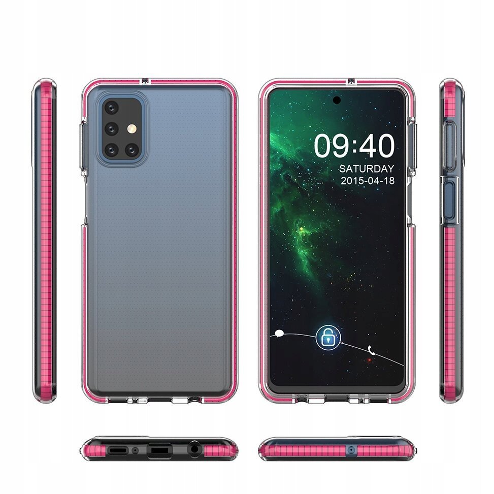 Obraz przedstawia jasnoróżowe etui na telefon Samsung Galaxy M31S, widoczne z różnych perspektyw. Na ekranie telefonu wyświetlana jest godzina 09:40 oraz data Saturday 2015-04-18.