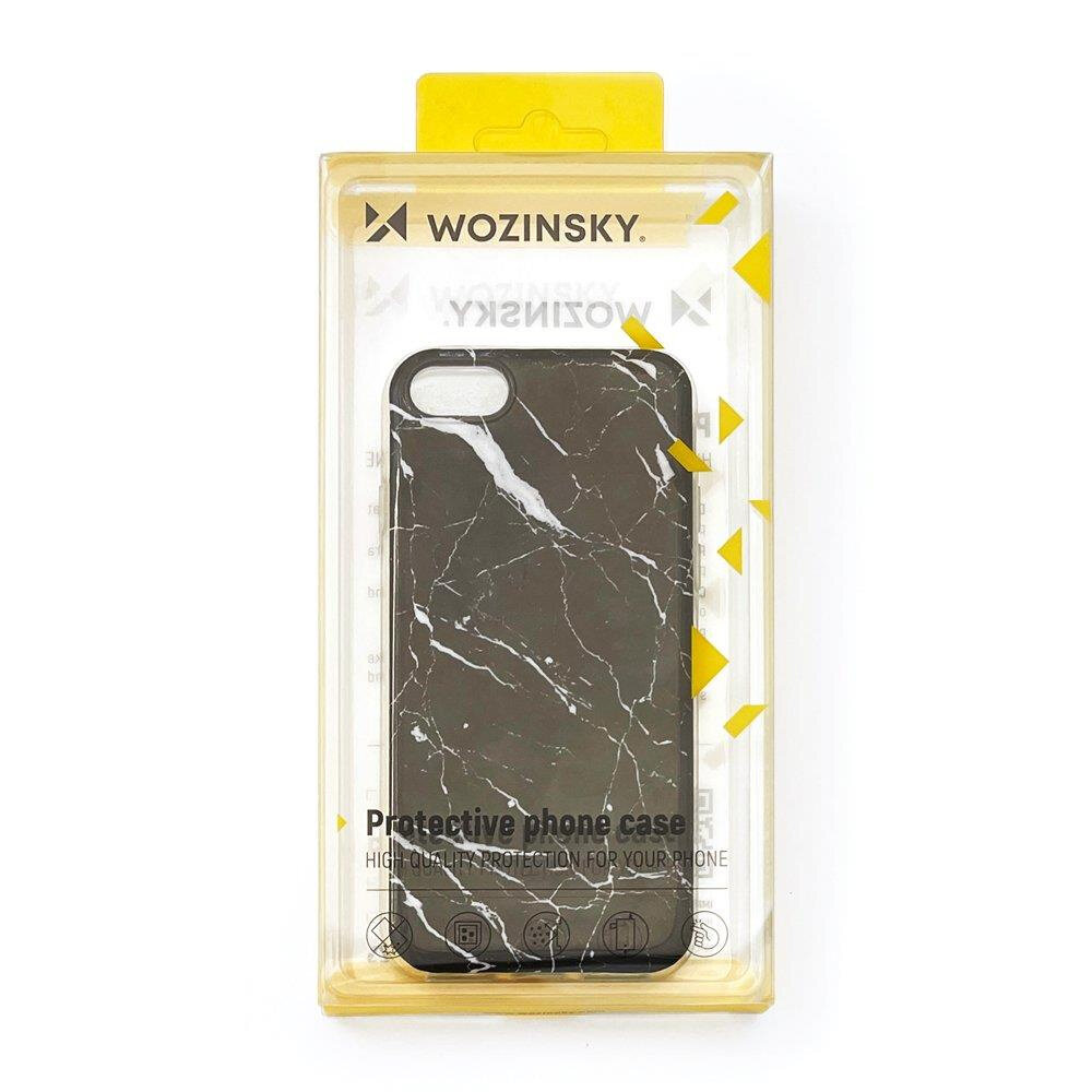 Czarne etui z marmurowym wzorem znajduje się w przezroczystym opakowaniu z napisem \'WOZINSKY\' na górze oraz \'Protective phone case\' na dole. Opakowanie ma żółte akcenty i zawiera dodatkowe informacje o produkcie.