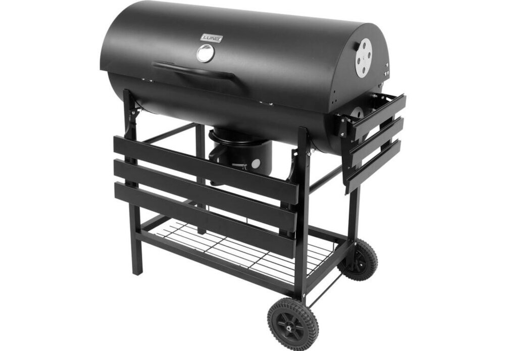 Na zdjęciu widoczny jest czarny grill węglowy na kółkach z logo \'LUND\' na pokrywie. Grill posiada boczne półki i dolną kratkę na akcesoria.