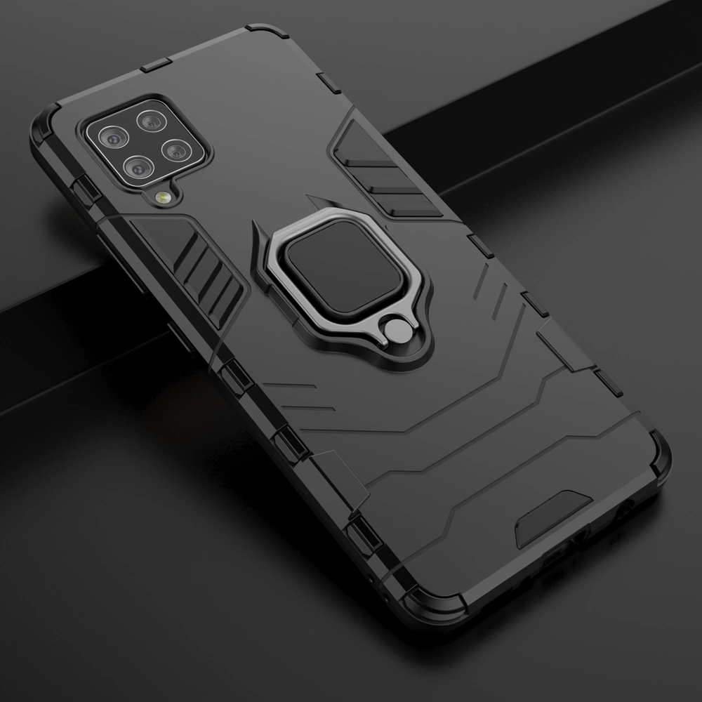 Czarne etui ochronne z magnetycznym uchwytem, przeznaczone dla telefonu Samsung Galaxy A42 5G. Etui ma pancerne wykończenie z geometrycznymi wzorami i wycięciem na aparat z czterema obiektywami.