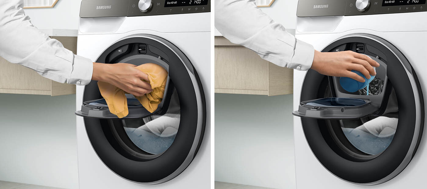 Dodatkowe drzwi AddWash™ dokładasz pranie lub detergent Obraz przedstawia pralkę z otwartym bębnem, do którego wkładane są ubrania i detergent. Na pralce widoczne jest logo \'SAMSUNG\'.