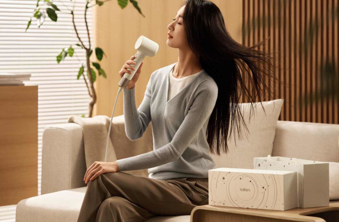 Suszarka LAIFEN Swift Mini Seashell White 1100 W zdjęcie lifestyle Szybkie suszenie włosów moc prędkość obroty